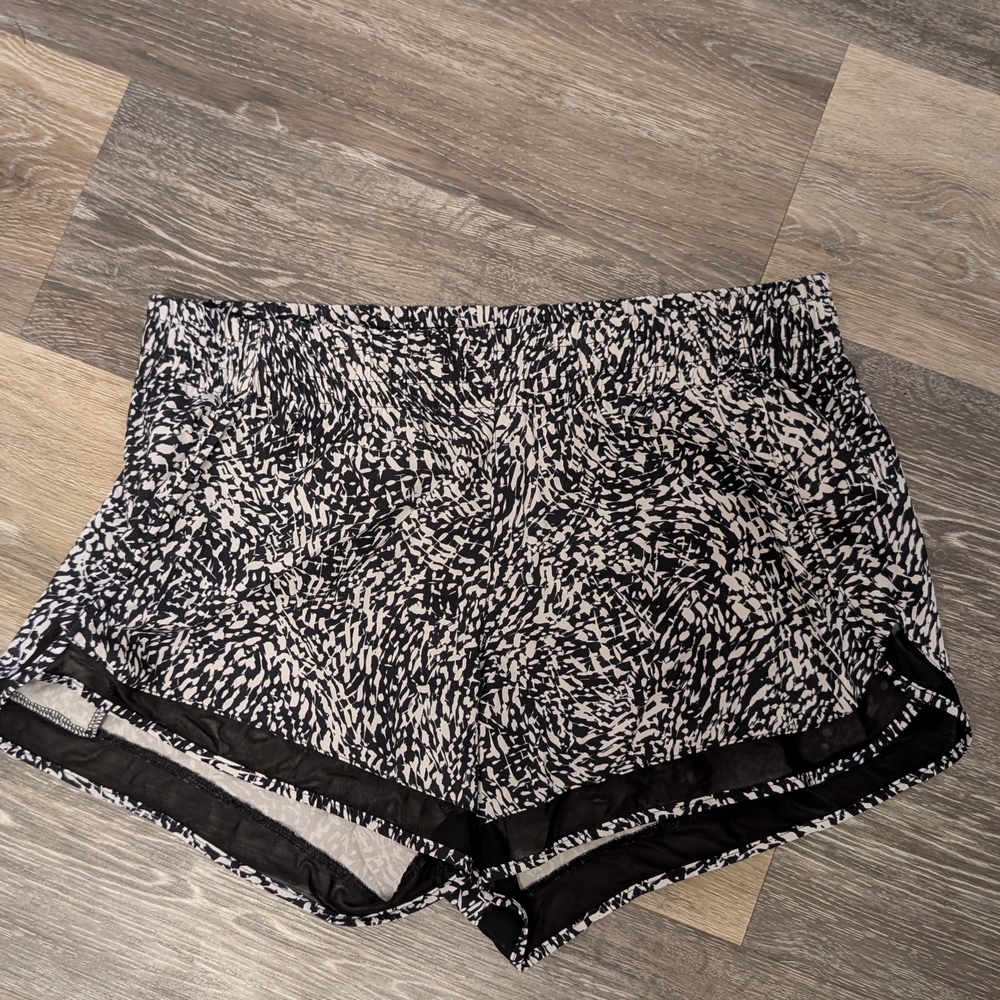 Athleta Black and White Mesh Run Racer Short